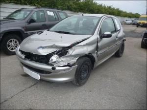 Voiture accidentée : PEUGEOT 206