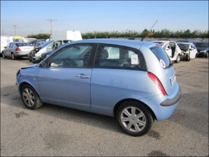 Voiture accidentée : LANCIA YPSILON