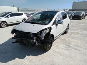 Voiture accidentée : PEUGEOT 3008