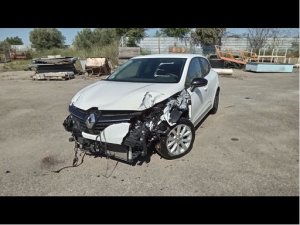 Voiture accidentée : RENAULT CLIO